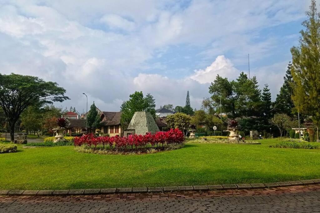 Designer Villa Tokyo Cianjur Exterior foto