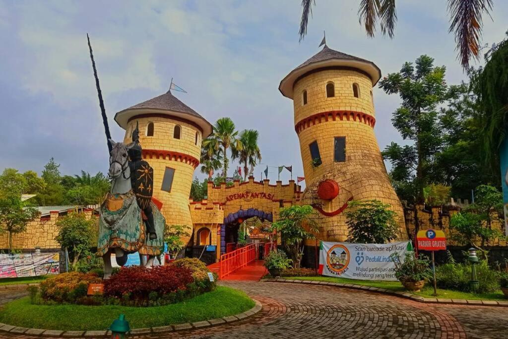 Designer Villa Tokyo Cianjur Exterior foto