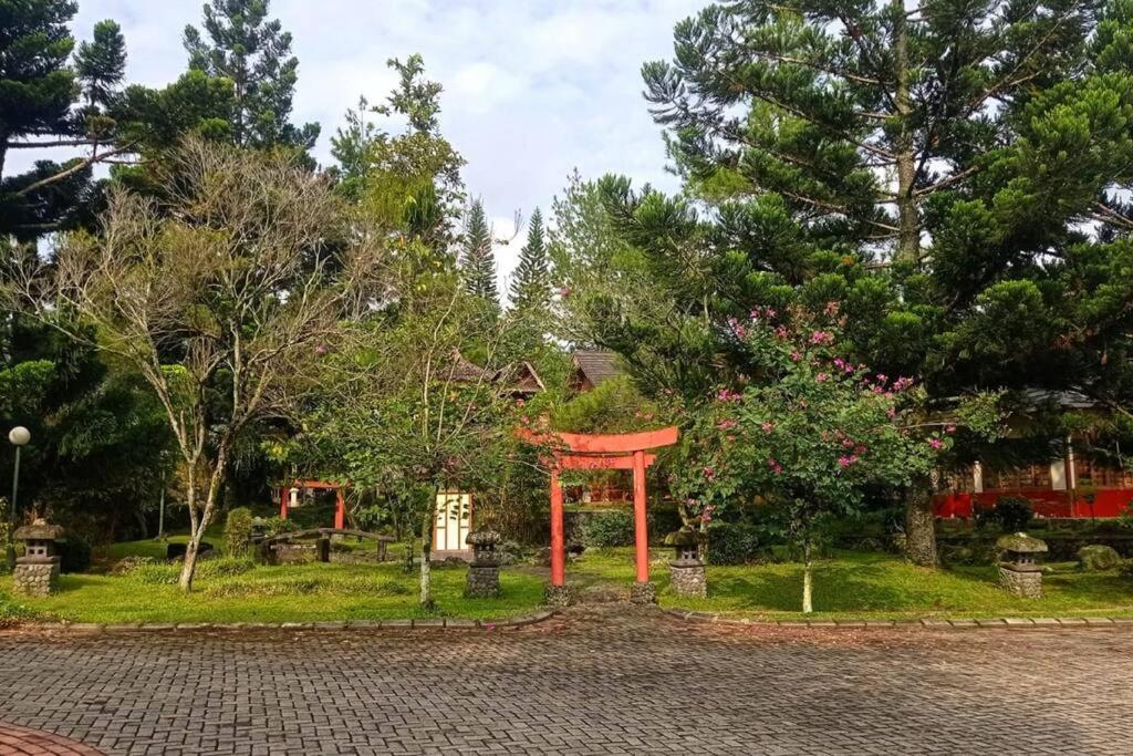 Designer Villa Tokyo Cianjur Exterior foto