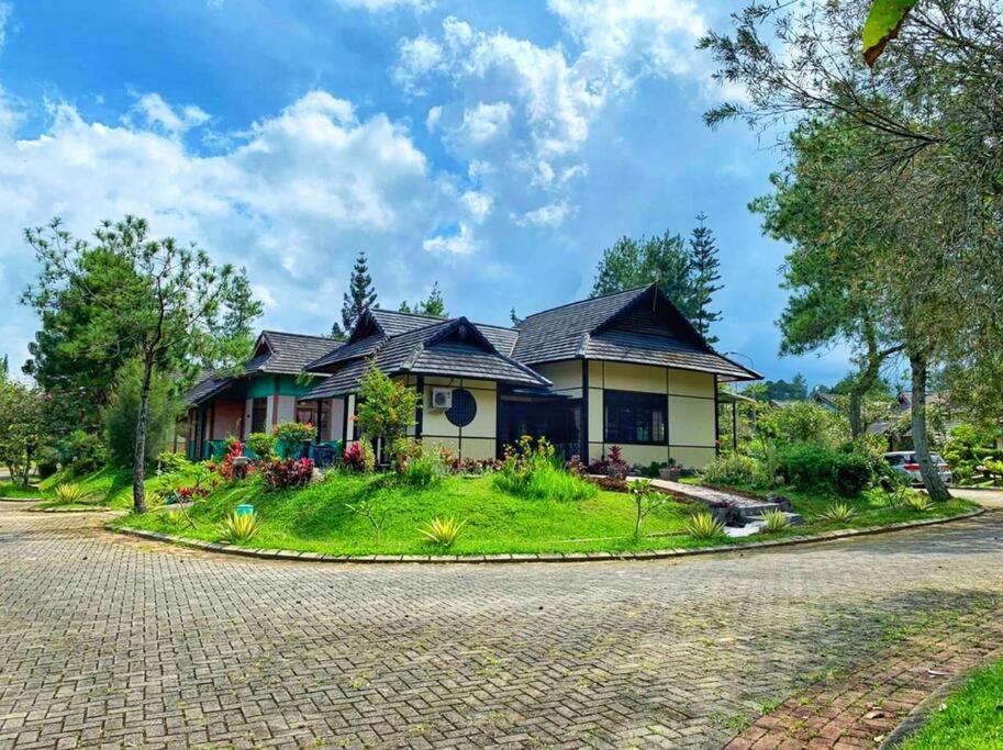 Designer Villa Tokyo Cianjur Exterior foto