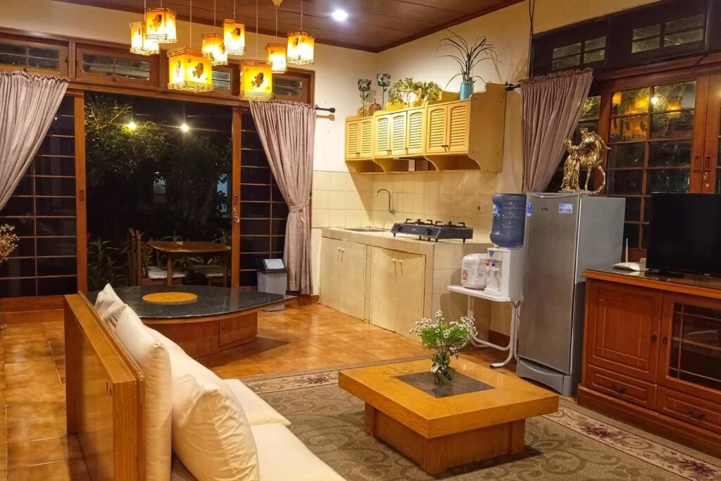 Designer Villa Tokyo Cianjur Exterior foto