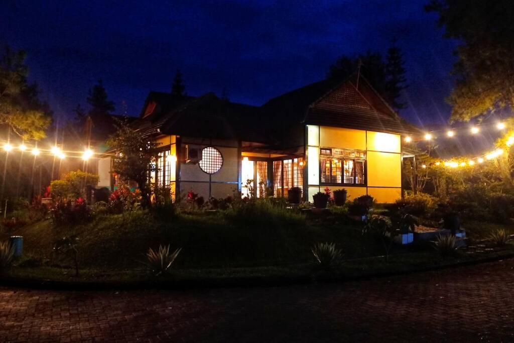 Designer Villa Tokyo Cianjur Exterior foto