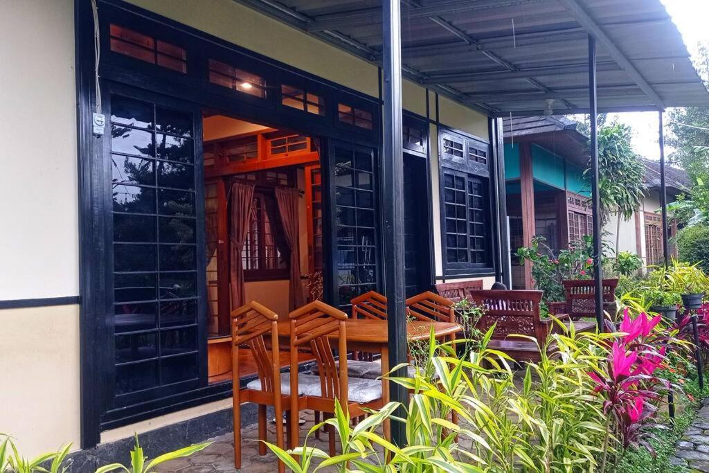 Designer Villa Tokyo Cianjur Exterior foto