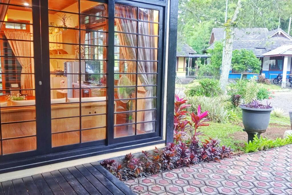 Designer Villa Tokyo Cianjur Exterior foto