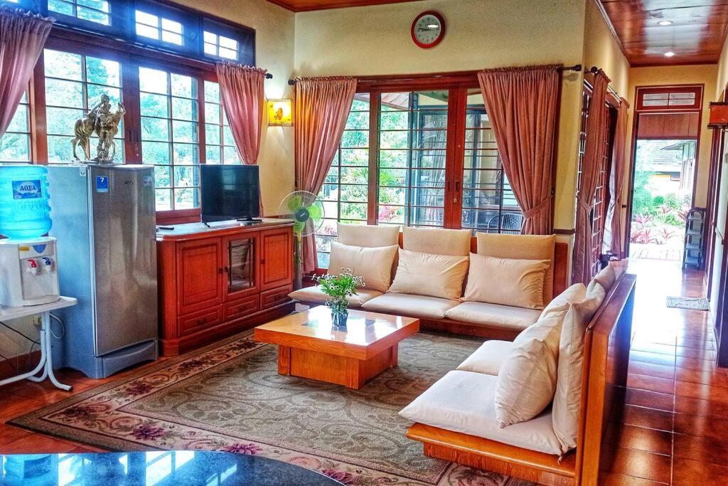 Designer Villa Tokyo Cianjur Exterior foto
