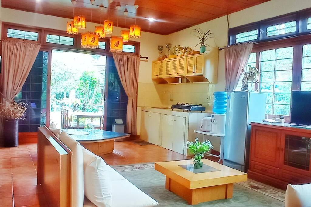 Designer Villa Tokyo Cianjur Exterior foto