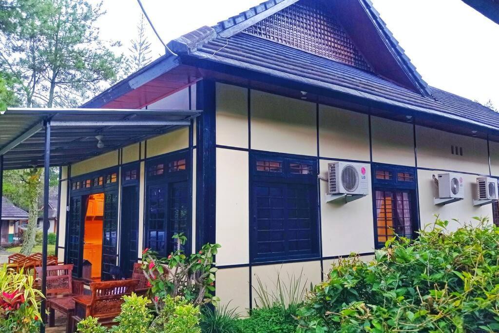Designer Villa Tokyo Cianjur Exterior foto