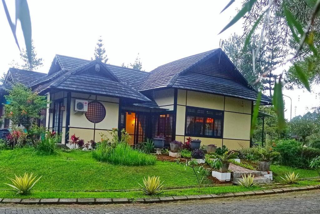 Designer Villa Tokyo Cianjur Exterior foto
