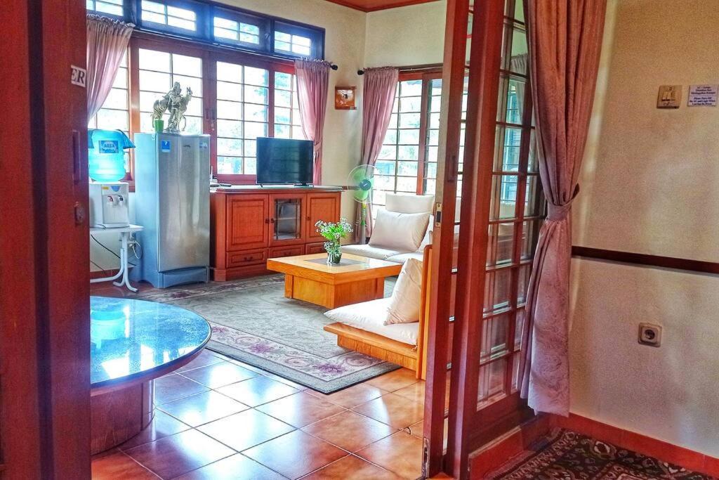 Designer Villa Tokyo Cianjur Exterior foto